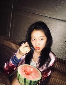 开朗网友吃瓜图片高清视频,开朗网友吃瓜现场，笑料百出！