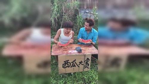 农村小伙比赛吃瓜视频,农村小伙吃瓜大赛，谁将笑到最后？