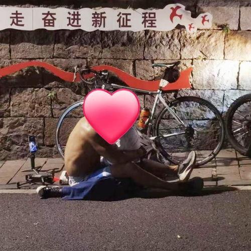 男子吃瓜围观视频大全播放,揭秘网络热点的幕后故事