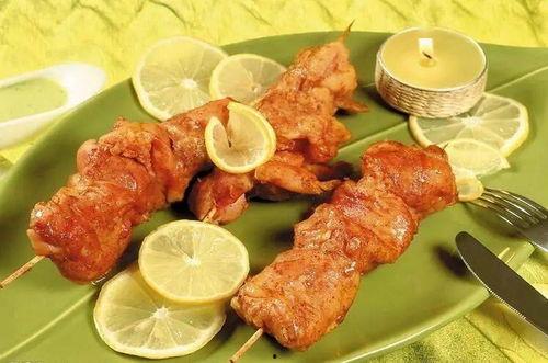 3岁儿童在家吃瓜视频,萌态十足萌翻网友