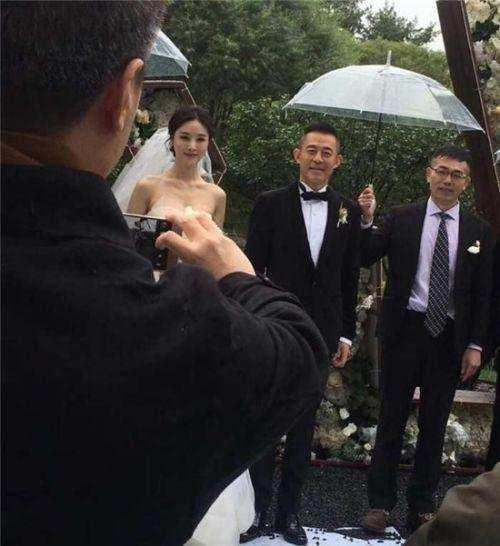 新郎结婚吃瓜纪录片视频,新郎婚礼吃瓜瞬间，揭秘幕后甜蜜故事  第2张