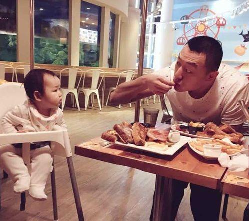 两个娃比赛吃瓜视频大全,两大萌娃吃瓜大赛精彩瞬间大盘点  第3张