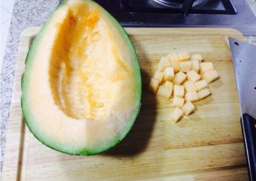 农村小胖吃哈密瓜的视频,哈密瓜甜蜜滋味引众人围观