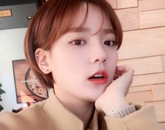 吃瓜短发少女视频素材 第3张 吃瓜短发少女视频素材 第3张