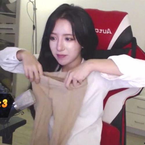 文安吃瓜女主播视频大全,揭秘网络红人的幕后生活 第2张 文安吃瓜女主播视频大全,揭秘网络红人的幕后生活 第2张