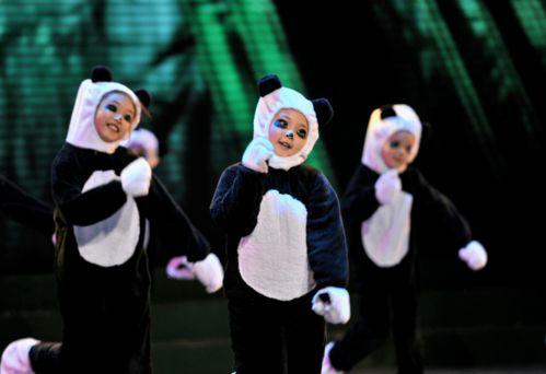 阿星和阿奇吃瓜表演视频,趣味横生的搞笑瞬间  第3张